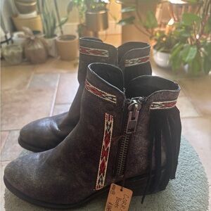 Stylish Black Ankle Boots with Fringe Detail